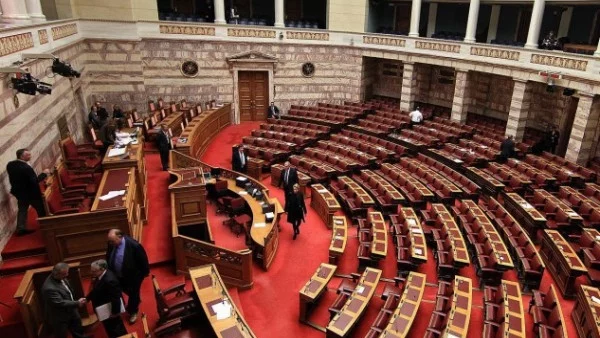 Зам.-председателят на гръцкия парламент Димитрис Каменос подаде оставка