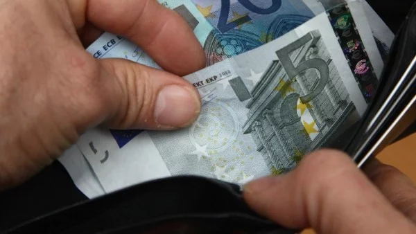 Спешно събират подписи за минимална заплата от 400 евро