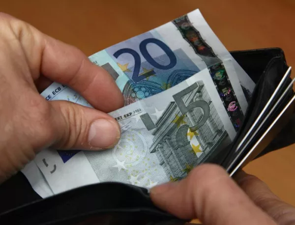 68-годишна жена даде 16 000 евро на телефонни измамници