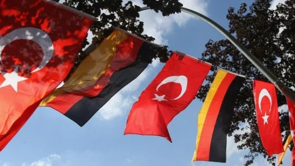 Меркел си навлече гнева на турските общности в Германия