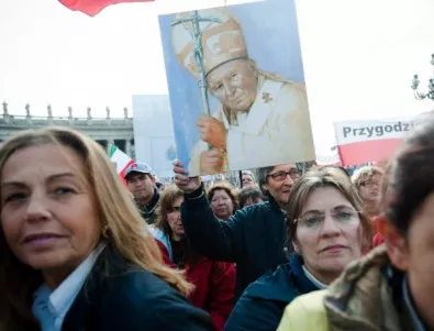 Парчето плат с кръвта на папа Йоан Павел II вече е възстановено