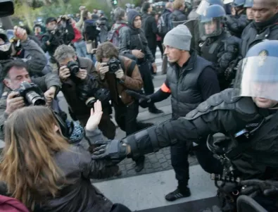Франция е блокирана от многолюдни протести