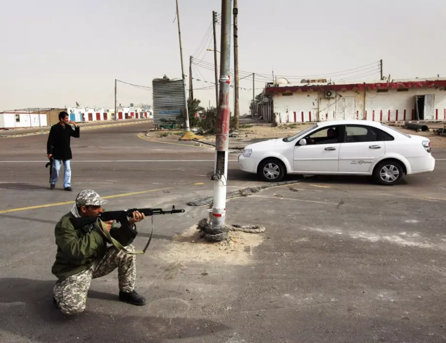 Ключово летище в Триполи спря работа заради гражданската война