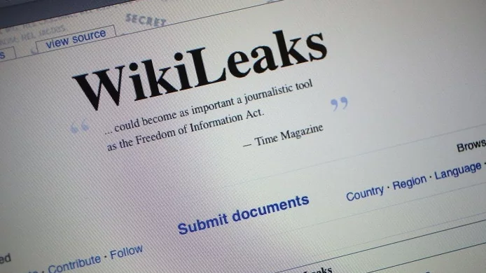 WikiLeaks разкри, че притежава документи за Франсоа Фийон и Марин льо Пен