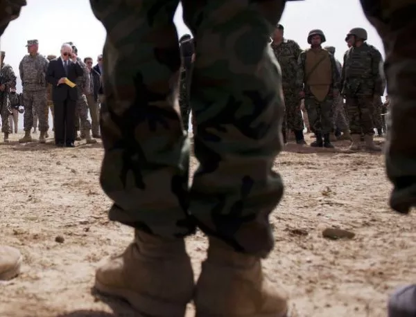 Германия ще помага военно на Афганистан, но иска за спиране на притока на афганистанци