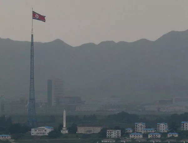 Северна Корея изстреля ракета с голям обсег, светът на нокти