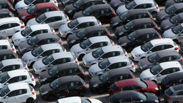 Албания забранява вноса на коли, произведени преди 2009 г.