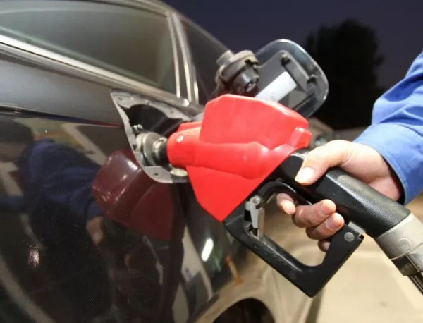 Бензинът в Иран поскъпна със 75%