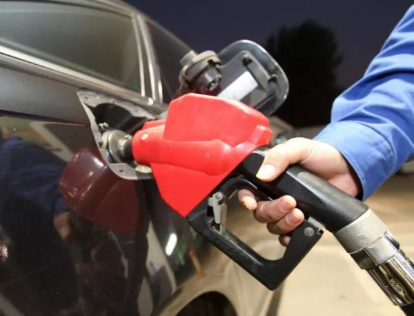 Бензинът в САЩ може да падне още 