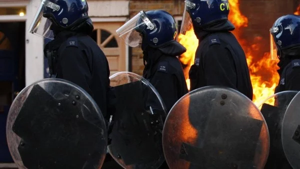 Сблъсъци между полицията и демонстранти в Лондон