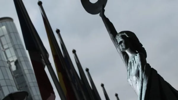 ЕС засили санкциите срещу Русия и удари по руските държавни банки