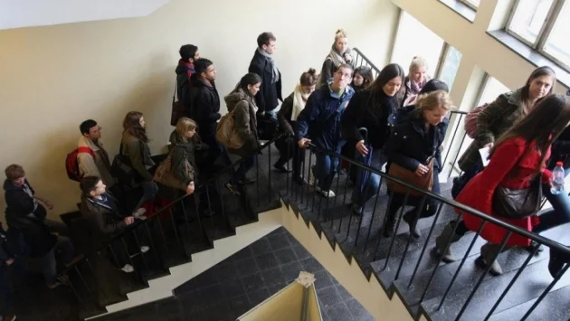 Протестиращи студенти блокират Белградския университет 