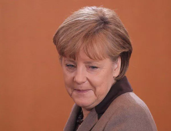 Меркел недоволства от Фейсбук заради расистки постове