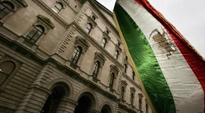 Френски компании ще трябва да се изтеглят от Иран заради американските санкции