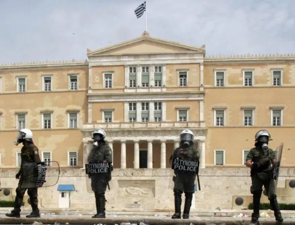 Гръцки чиновници получават увеличение на заплатите