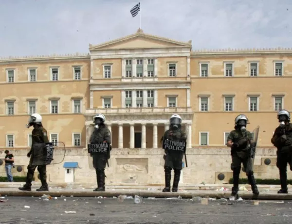 Пенсионери излязоха на протест в Атина