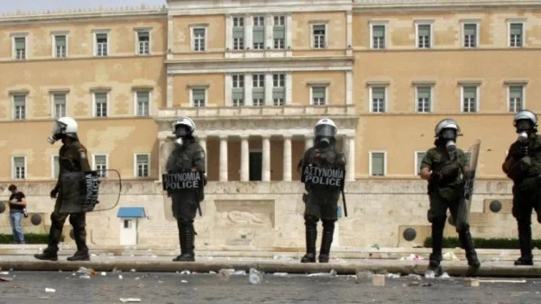 Пенсионери излязоха на протест в Атина