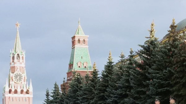 Украински флаг "изгря" в центъра на Москва 