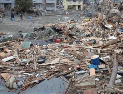 Десетки са жертвите на земетресението и последвалото цунами в Индонезия