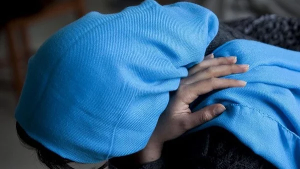 Австрия готви национална забрана на шаловете за глава в детските градини и средните училища