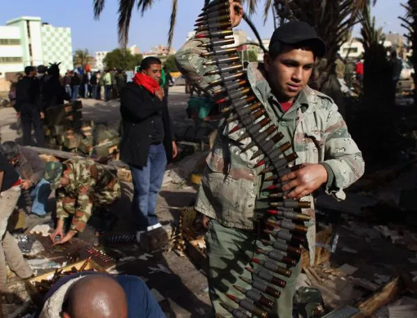 8 загинаха при бомбардировка в Либия