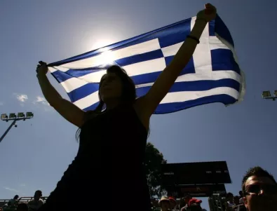 S&P вдигна кредитния рейтинг на Гърция