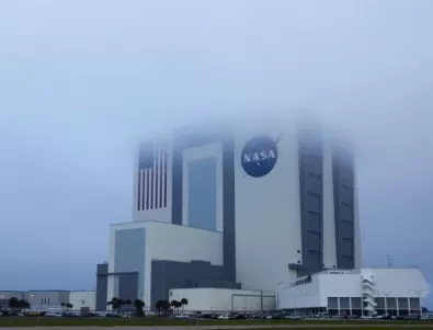 НАСА и частни компании пращат модули на Луната