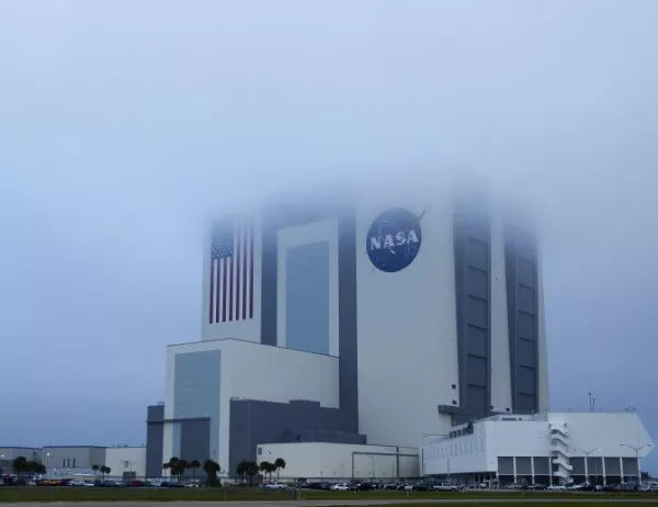 НАСА и частни компании пращат модули на Луната