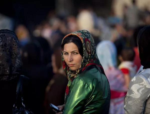 В Иран конфискуват колите на неправилно забулени жени