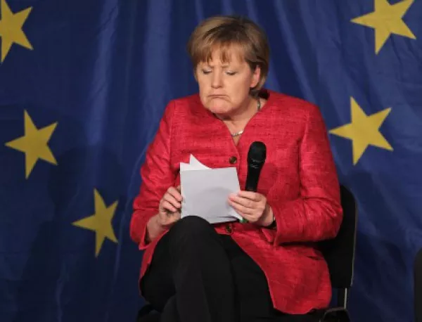 Меркел не може да звъни на министрите си заради антишпионски чип в телефона си