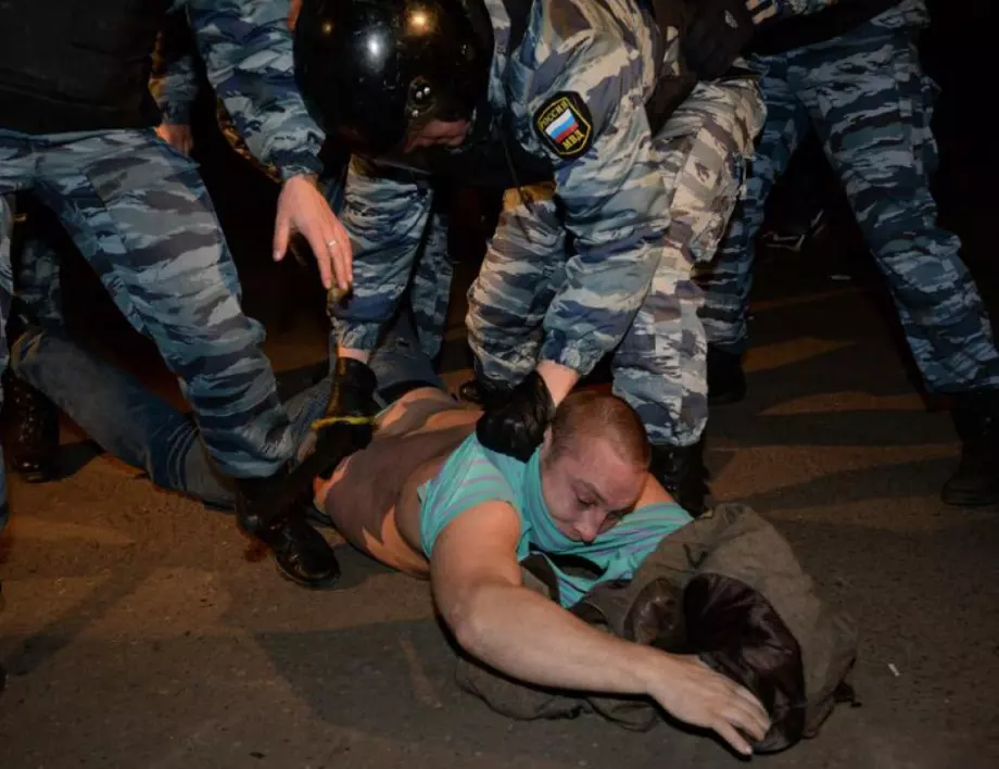 Руската полиция задържа 176 протестиращи срещу войната в Украйна 