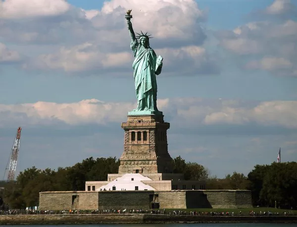 Статуята на Свободата пристига в Ню Йорк