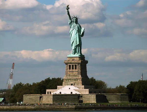  Статуята на Свободата пристига в Ню Йорк