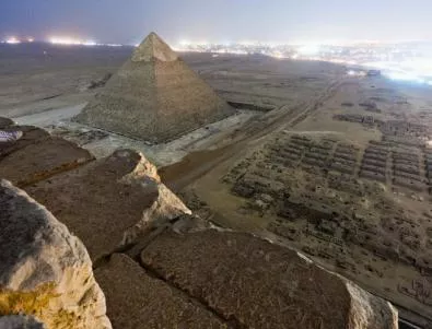 Невероятни снимки от върха на египетските пирамиди