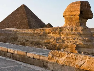 Сняг покри пирамидите след повече от един век