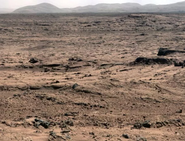 На повърхността на Марс се появи нов кратер от слбъсък с метеорит