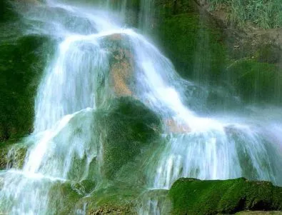 Все още издирват двамата затрупани край Крушунските водопади 
