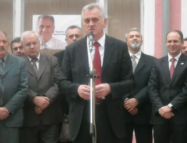 Николич допуска да се наложи приемането на нова резолюция за Косово