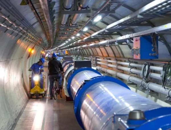 Големият адронен ускорител в ЦЕРН ще търси тъмната материя 