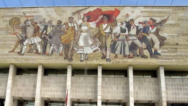 Албания подкрепя стабилността и суверенитета на Македония