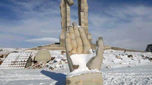 Новата стара вражда