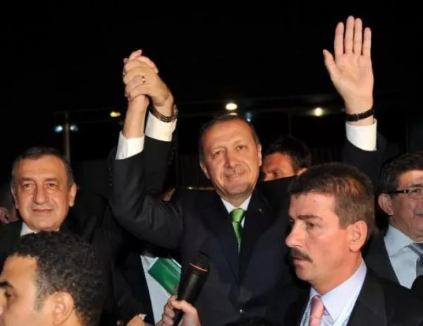 Ердоган се завърна сред свои в управляващата партия в Турция