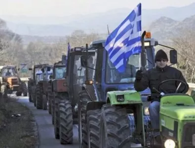 Гръцките фермери блокират пътища в страната за 2 часа на ден, няма да идват на границата