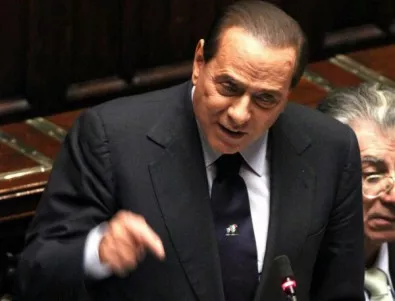 Берлускони побягна от атакуваща го с голи гърди активистка (ВИДЕО, 18+)