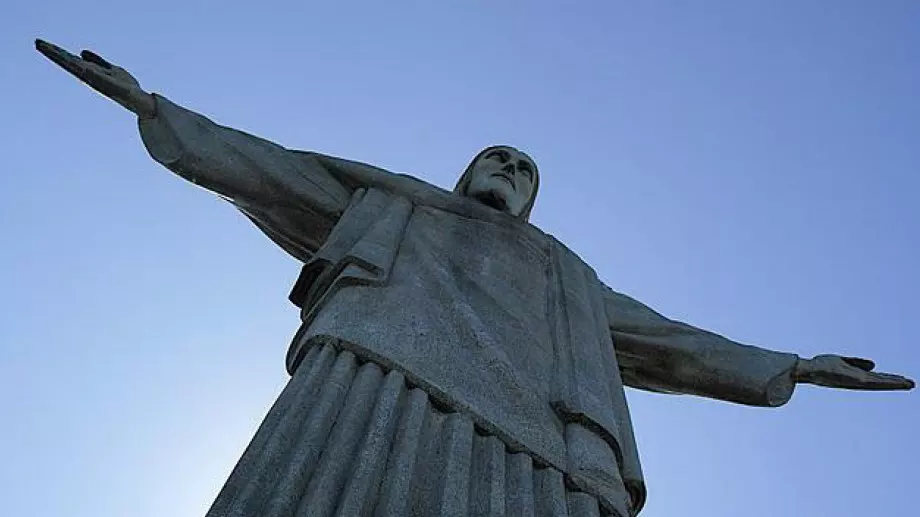 Статуята на Исус в Рио ще заблести в цветовете на българския флаг в чест на БФС и националния празник