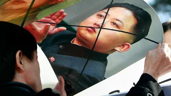 Северна Корея изстреля три балистични ракети