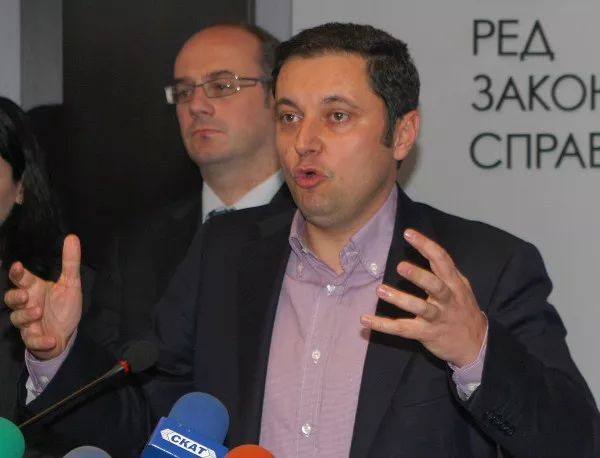 Яне Янев: С категоричен вот на евроизборите може да се мисли за нова Конституция