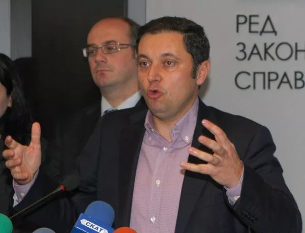 В борбата с корупцията Яне Янев няма да намира време за приказки