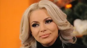 Ники забрани на Алисия късите рокли