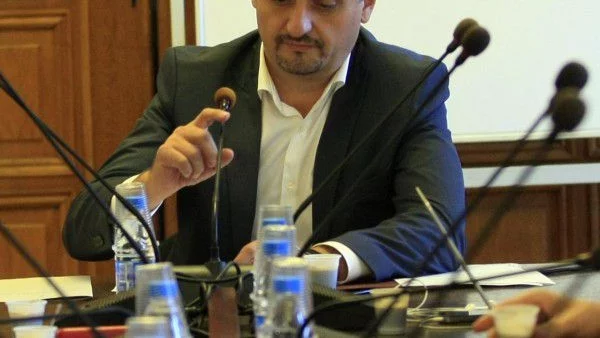 "Биволъ": Кирил Добрев е с двата крака в скандала "Филип Златанов"